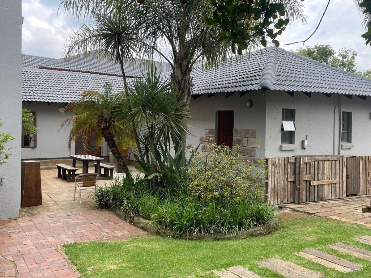Africa Footprints Lodge Kempton Park Esterno foto