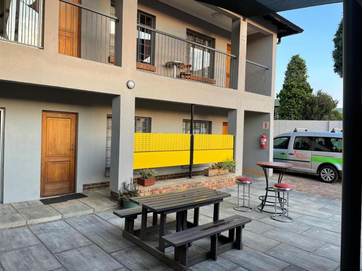 Africa Footprints Lodge Kempton Park Esterno foto