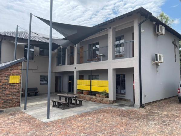 Africa Footprints Lodge Kempton Park Esterno foto