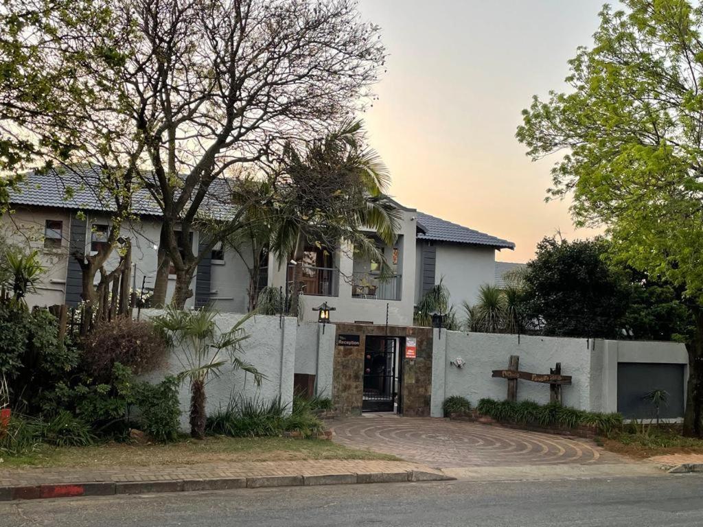 Africa Footprints Lodge Kempton Park Esterno foto