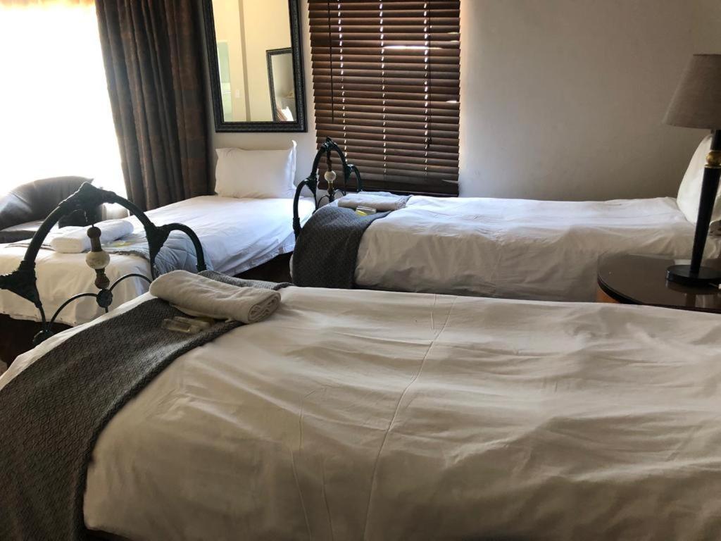 Africa Footprints Lodge Kempton Park Esterno foto