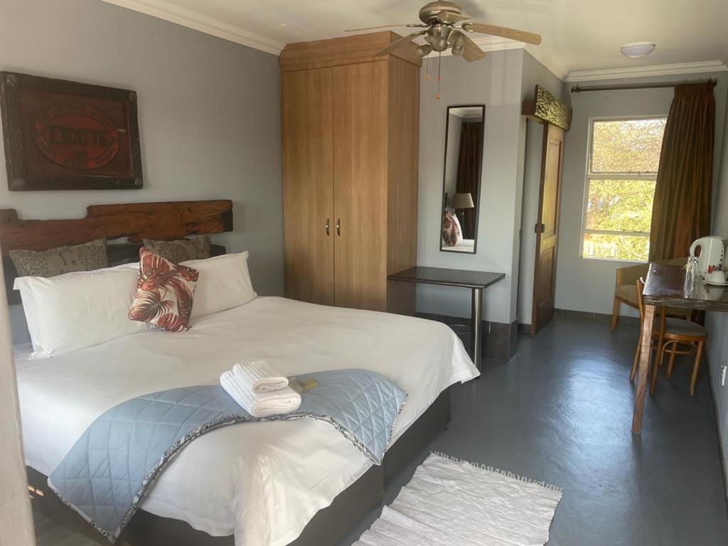 Africa Footprints Lodge Kempton Park Esterno foto